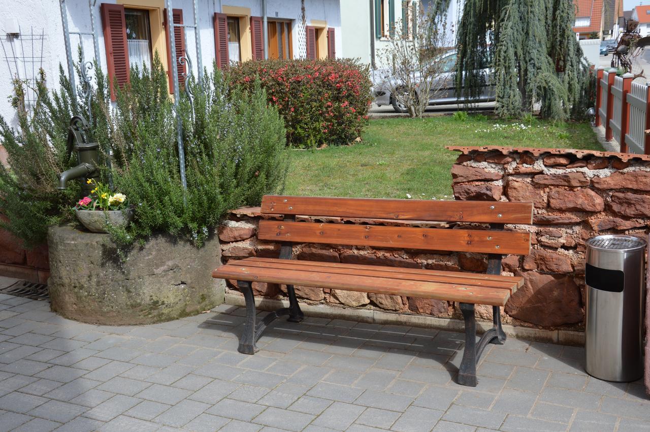 Ferienwohnungen Am Brunnen - Naehe Europapark, W-Lan, Klimaanlage Rheinhausen Bagian luar foto